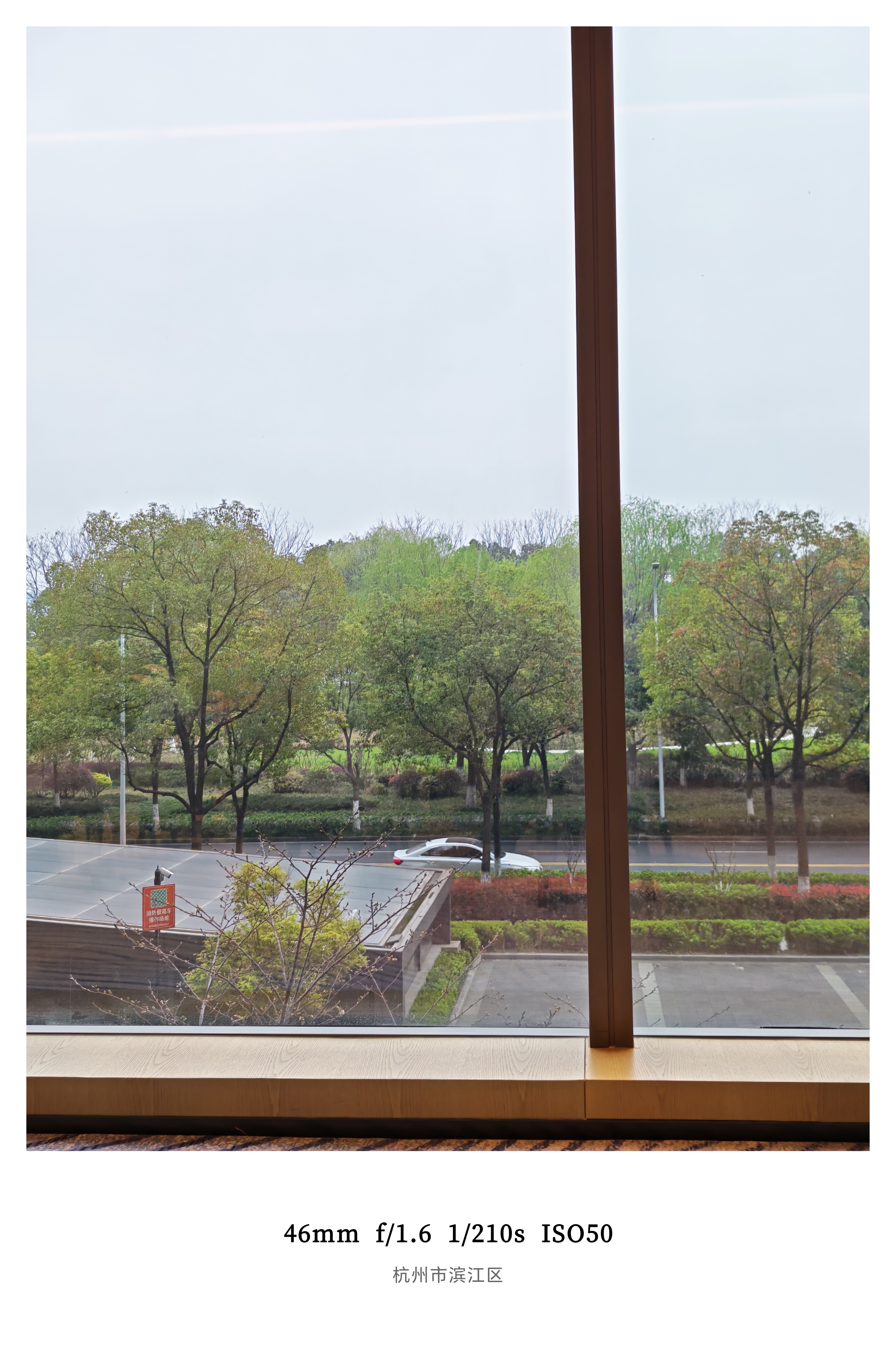 朋友们早呀！杭州怎么还在下雨今天试驾一辆电池巨大的增程SUV应该很好猜吧