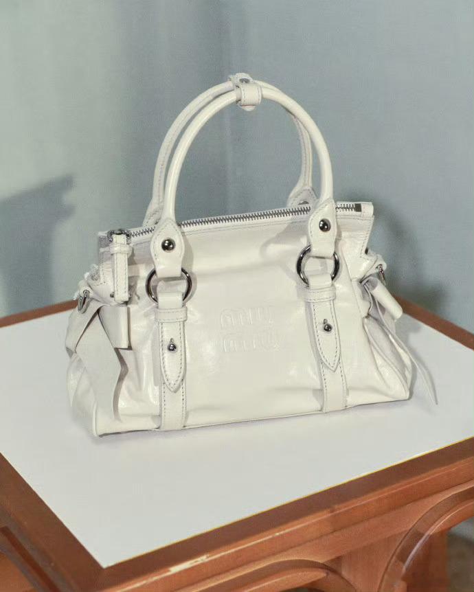 刘浩存 × Miu Miu一组宣传新片发布！品牌大使刘浩存Miu Miu 202