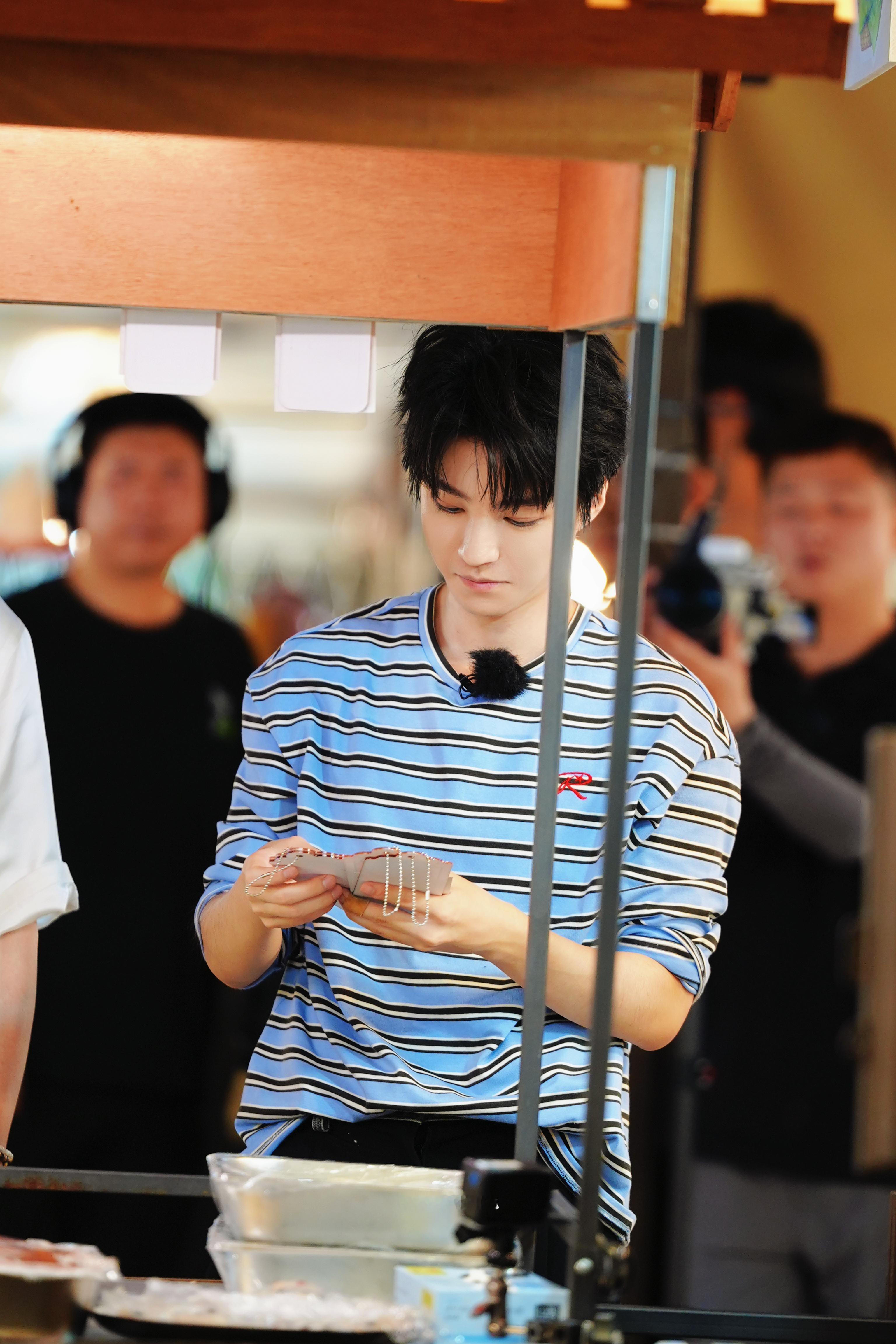 260514📸 中餐厅10泰国录制路透天灯亮起王俊凯自带电影感王俊凯 中餐厅1