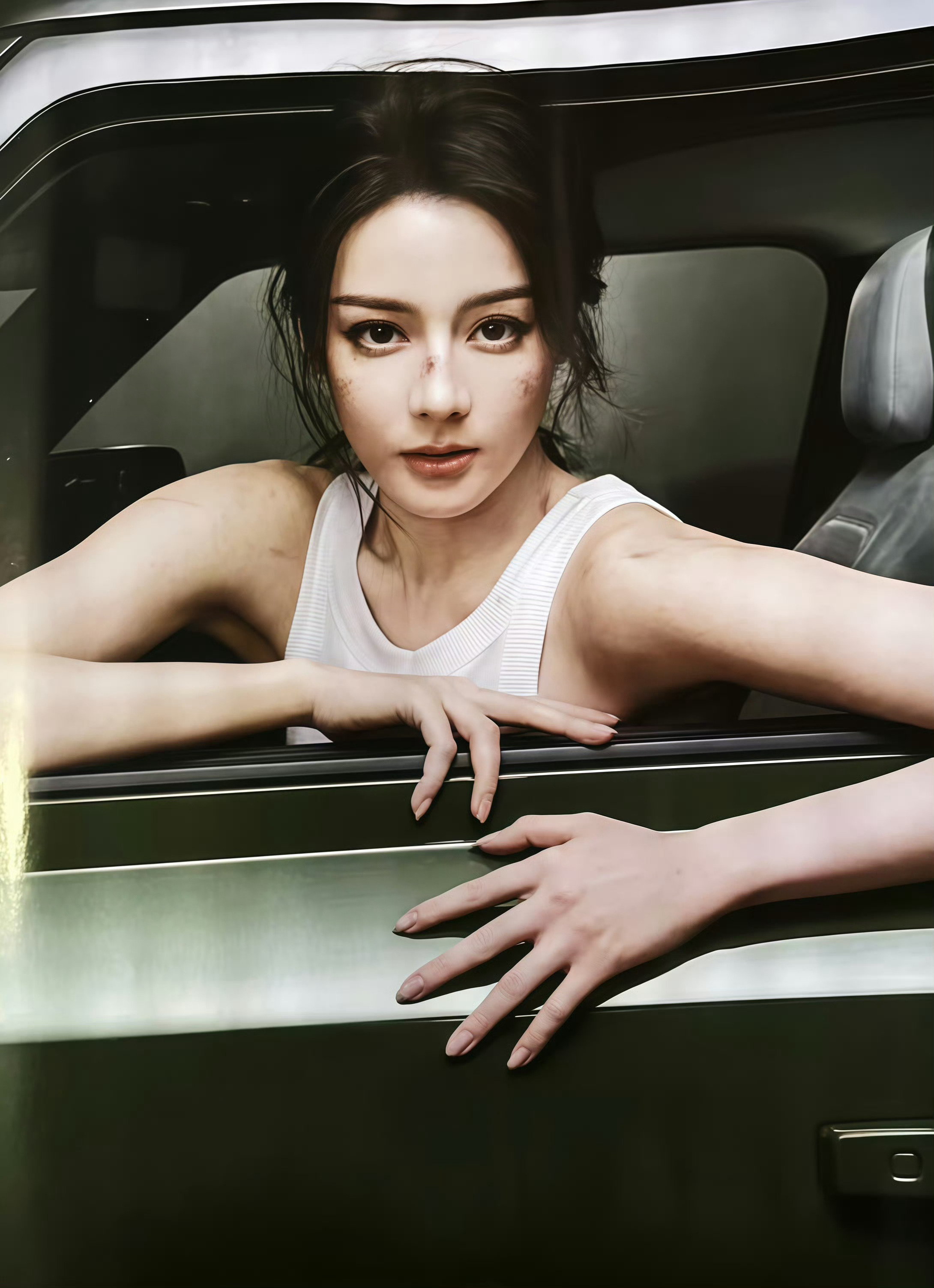 嘉人Marie Claire 六月刊杂志内页抢先曝光，恭喜路虎抢到迪丽热巴！出任