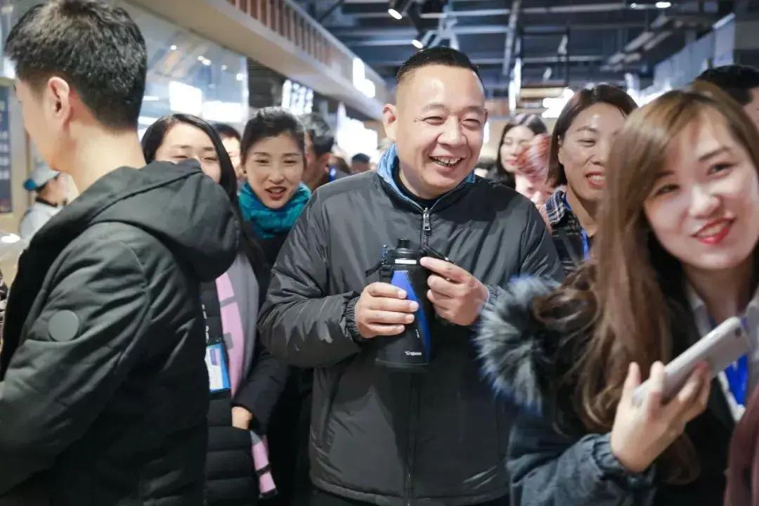 这下好了，

于东来这是要把民企得罪光呀。

他也要学欧盟那一套，开始搞供应链审