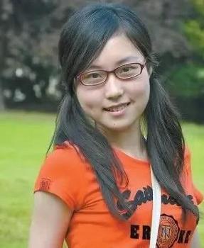 2012安徽理科状元丁雅琦：单亲家庭走出的清华才女，平衡发展的成长密码
 
丁雅