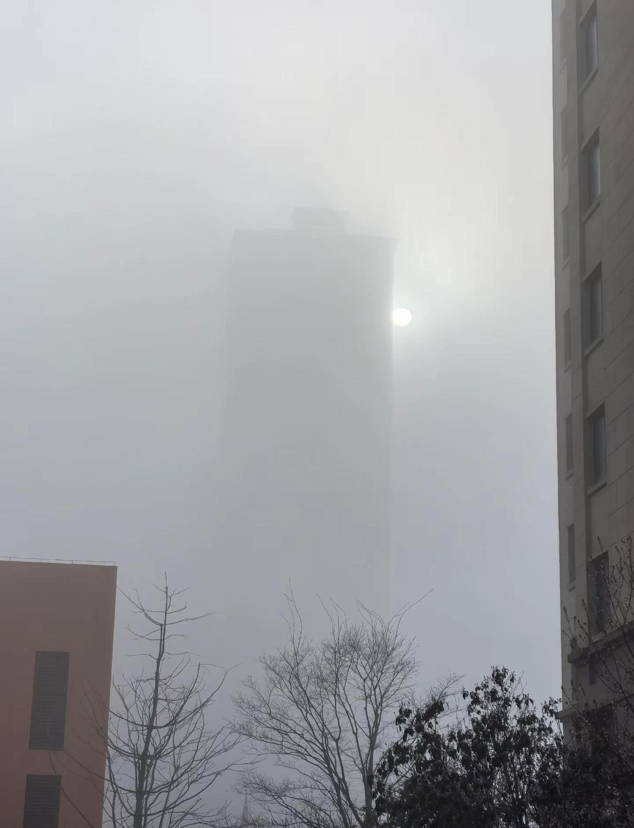 早上一抬头居然看到了海市蜃楼奇观！