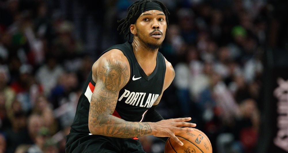 据ESPN记者沙姆斯·查拉尼亚报道，卡莱布·洛夫与费城76人队达成了一份双向合同