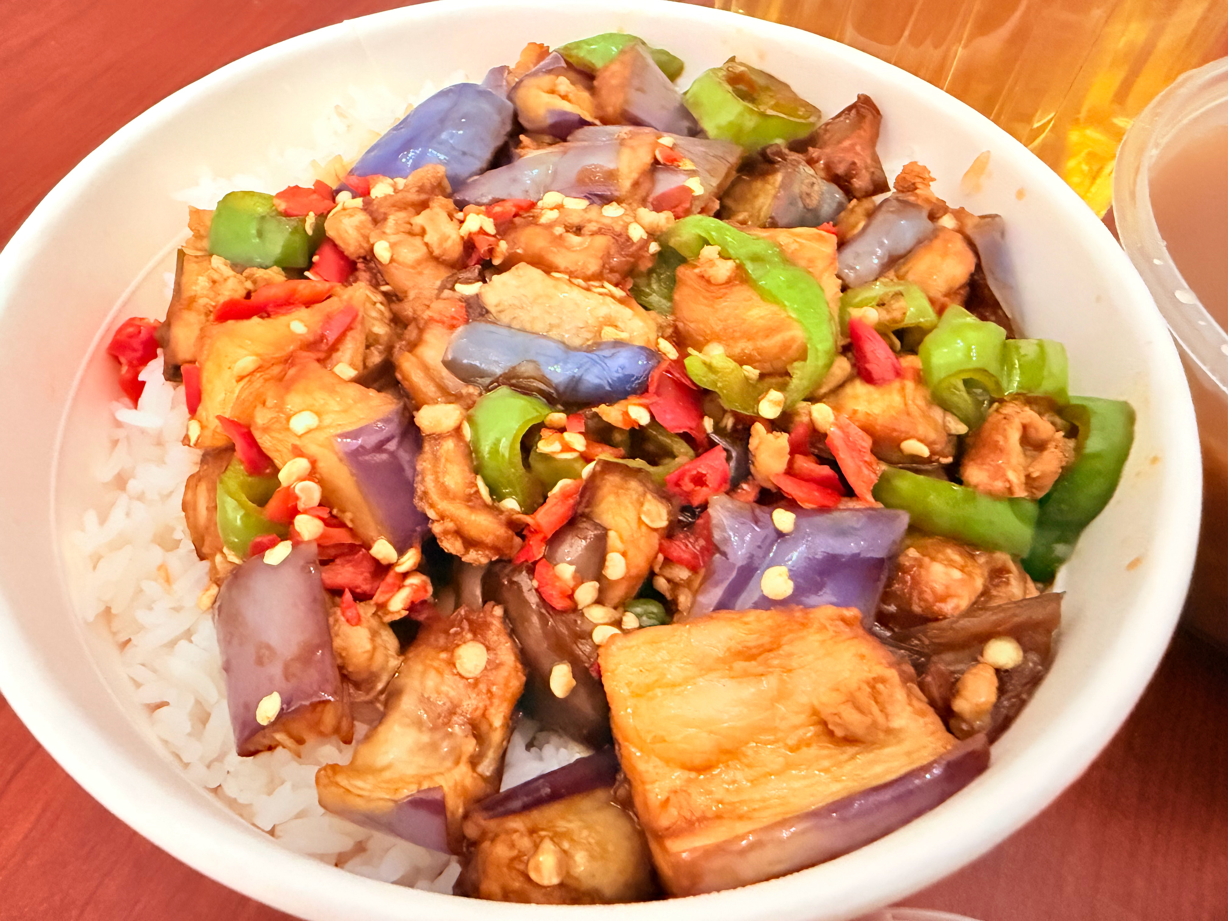 青椒茄子肉沫、腐乳每天必备，这次买的掉盐罐里，配粥挺好。 
