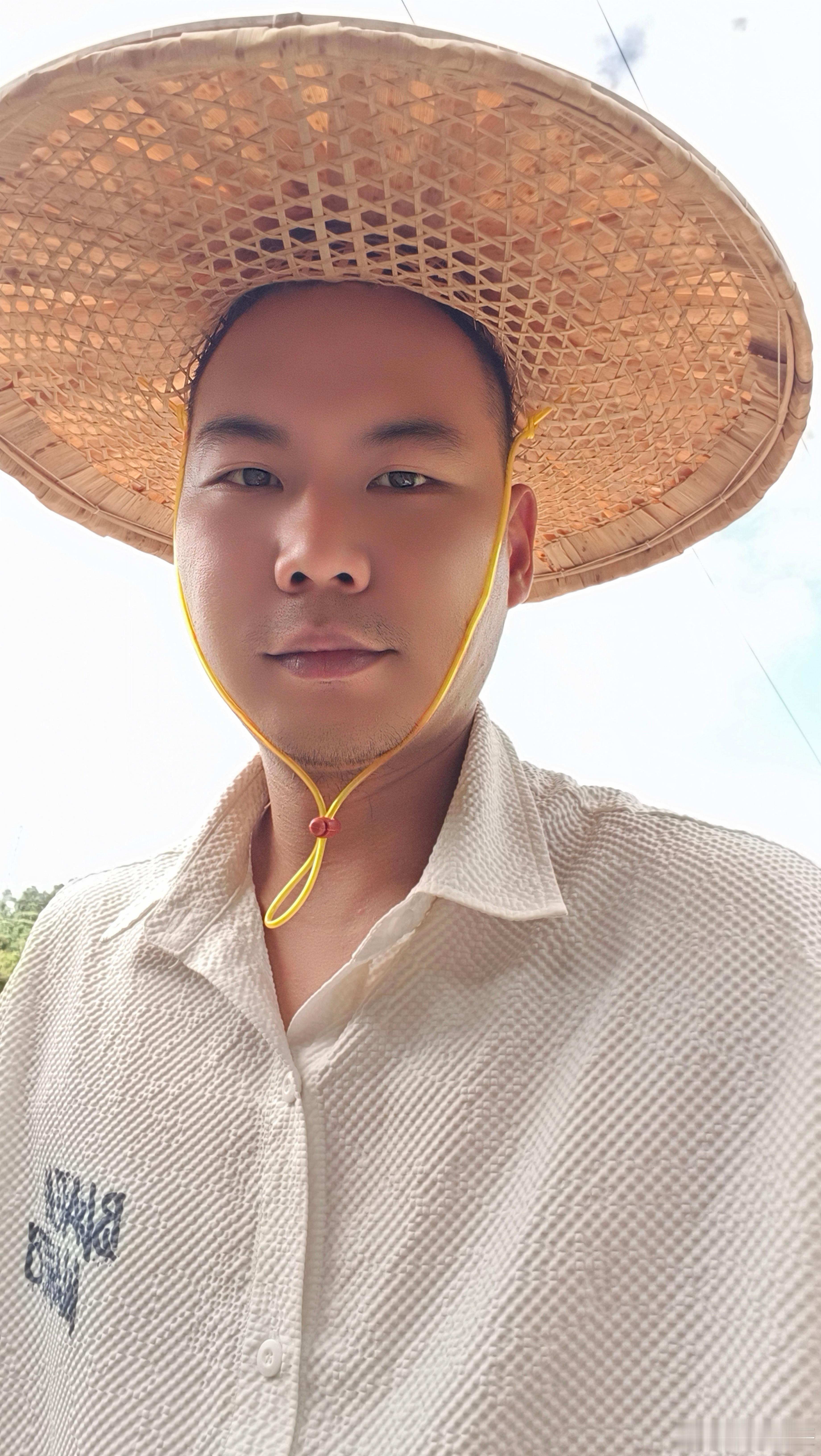 回来研究一下振兴乡村的项目，气质这一块到位了，众筹买锄头[doge] ​​​