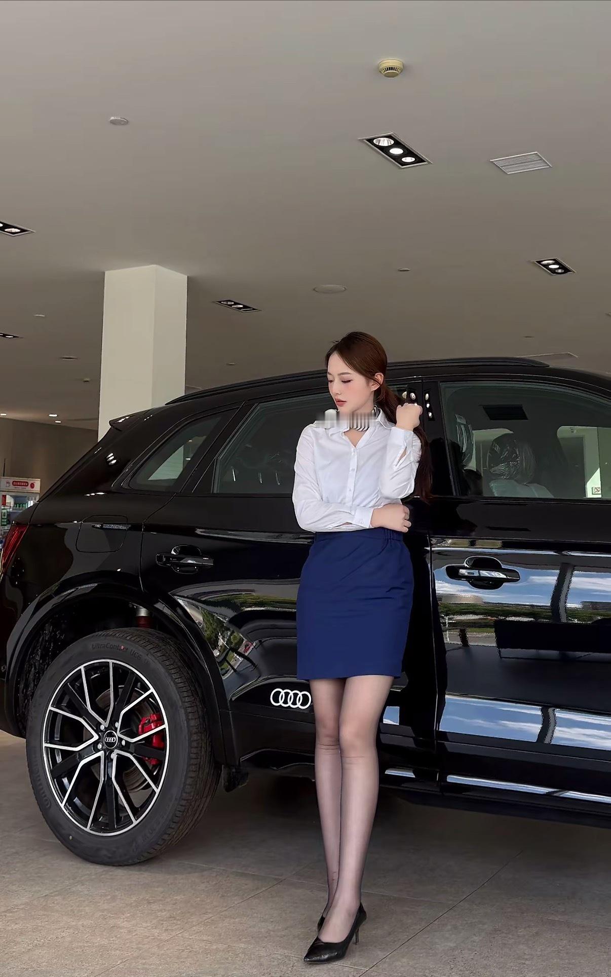 现在奥迪的车标很亮 ​​​