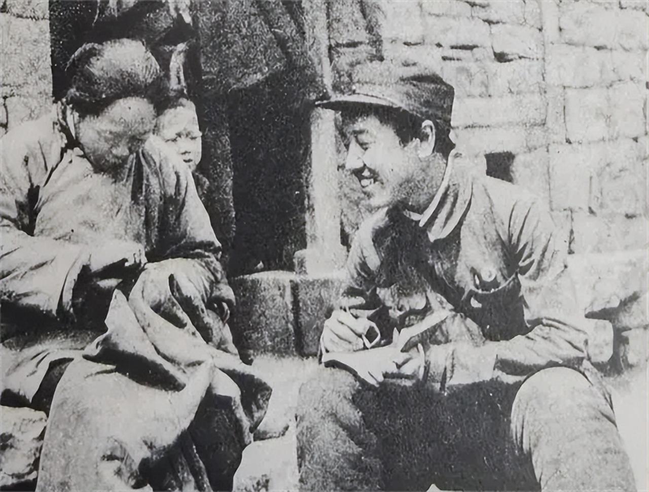 1943年，徐州地下党书记王其华正在执行任务，不料迎面撞来一队伪军。伪军队长喝醉