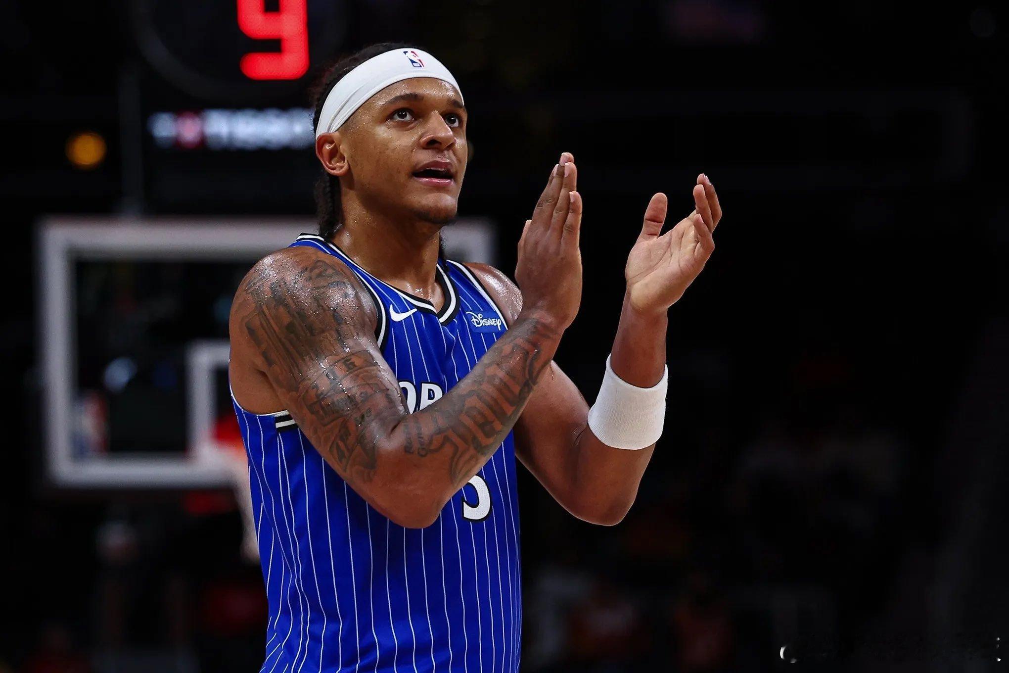 班凯罗最近的7场比赛三分合计23中1，本赛季他三分球命中率为22.5%，为生涯新