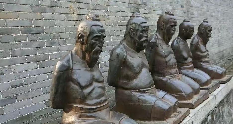 耻辱柱！
石平的石像和秦桧跪在一起合适吗？忘祖石平 
石平的雕像在2024年6月