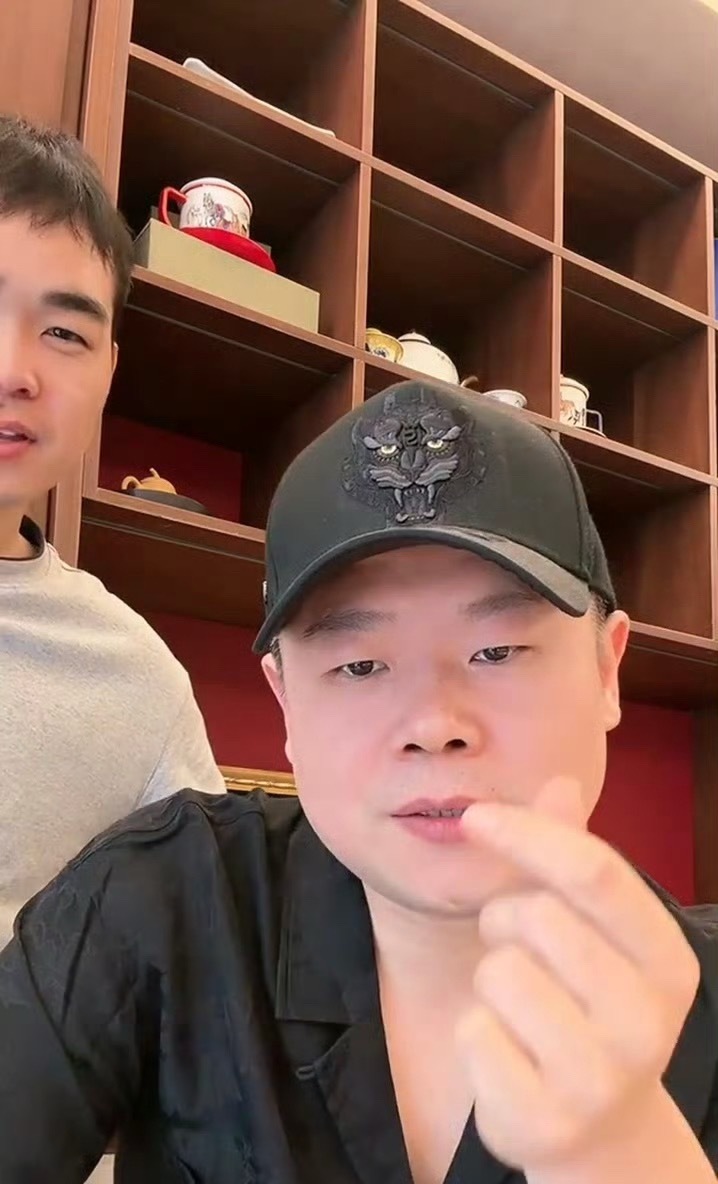 看岳云鹏吃饭真的很有食欲，爱吃的人做饭一般都会很好吃的！！中餐厅适合你啊岳云鹏直