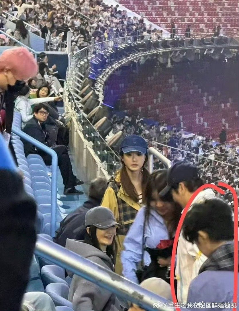 奔赴一场蓝色星海，张翅沉浸式打卡张杰演唱会，高音太绝了🌌张翅看张杰演唱会张翅看