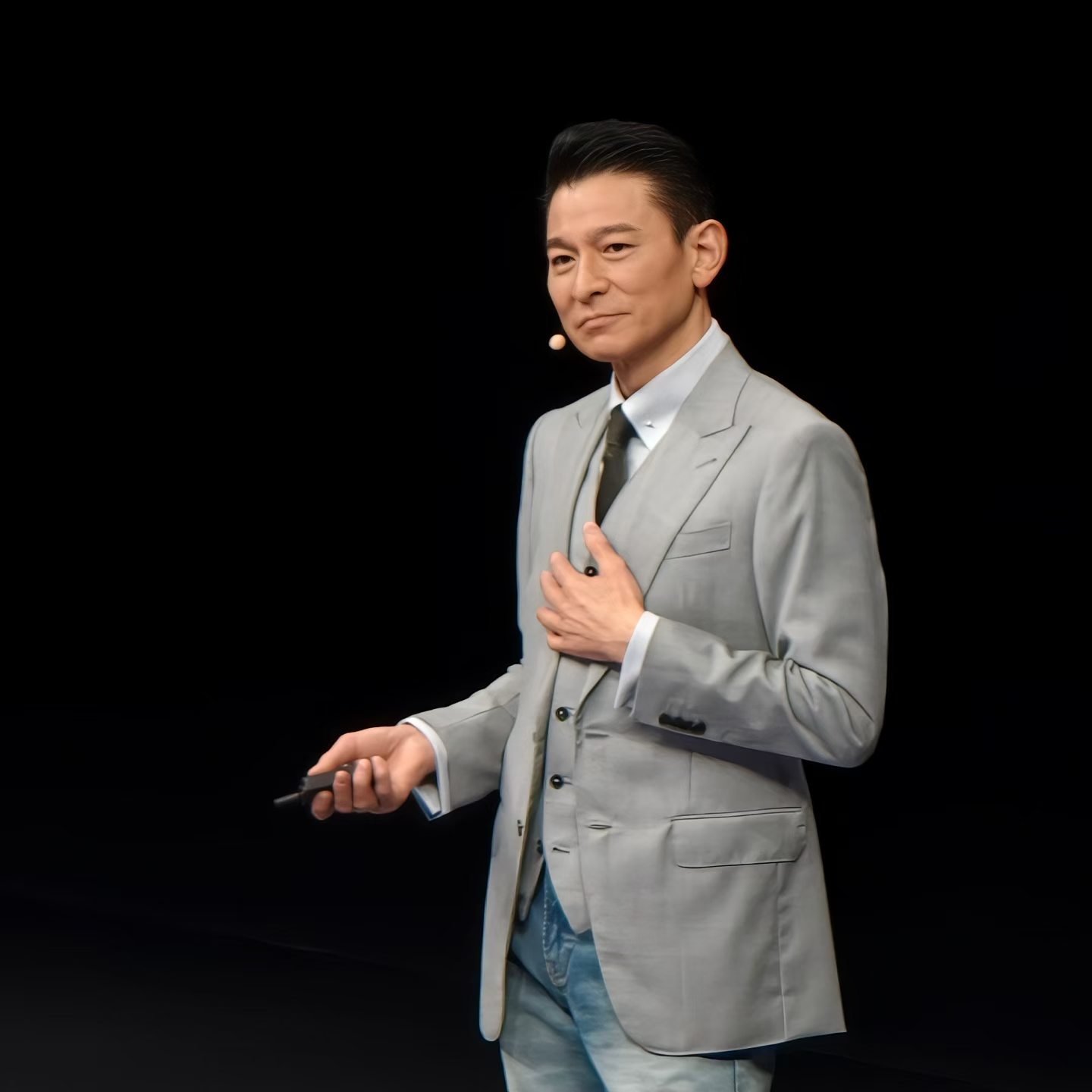 华为MateXT2价格华为三折叠价格来了！另外，华仔真的好帅呀，衣品真的太好了…