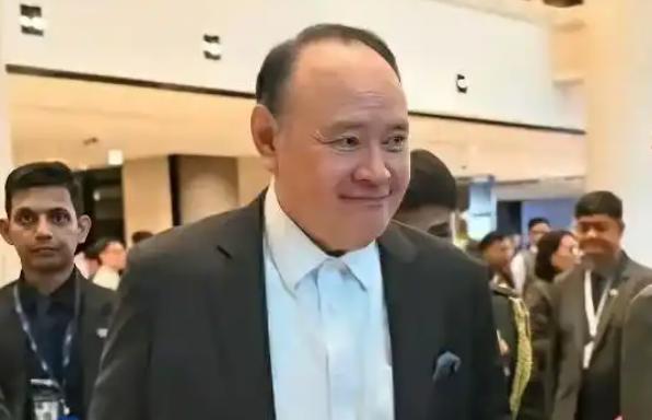 危险信号已经来了

菲律宾把驻华国防武官团队全部撤走了，一个不剩。随员、助理、翻