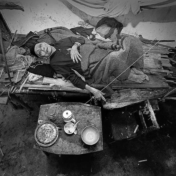 二战时，日军给女性强行注射“606药剂”，注射完，士兵就露出了邪恶的笑容，“60