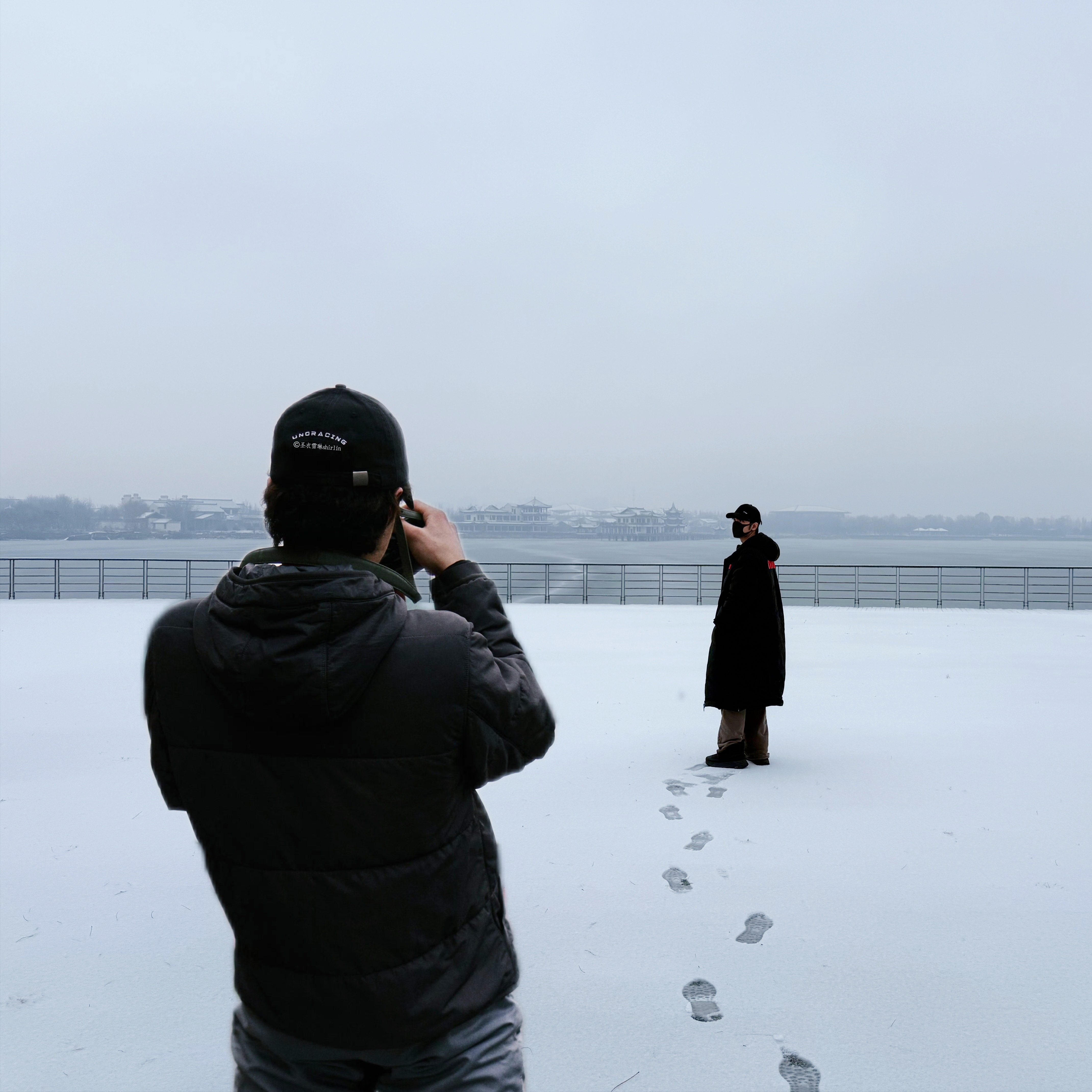 博君一肖 摄影师小王和他的超模lp，雪地合影来啦 