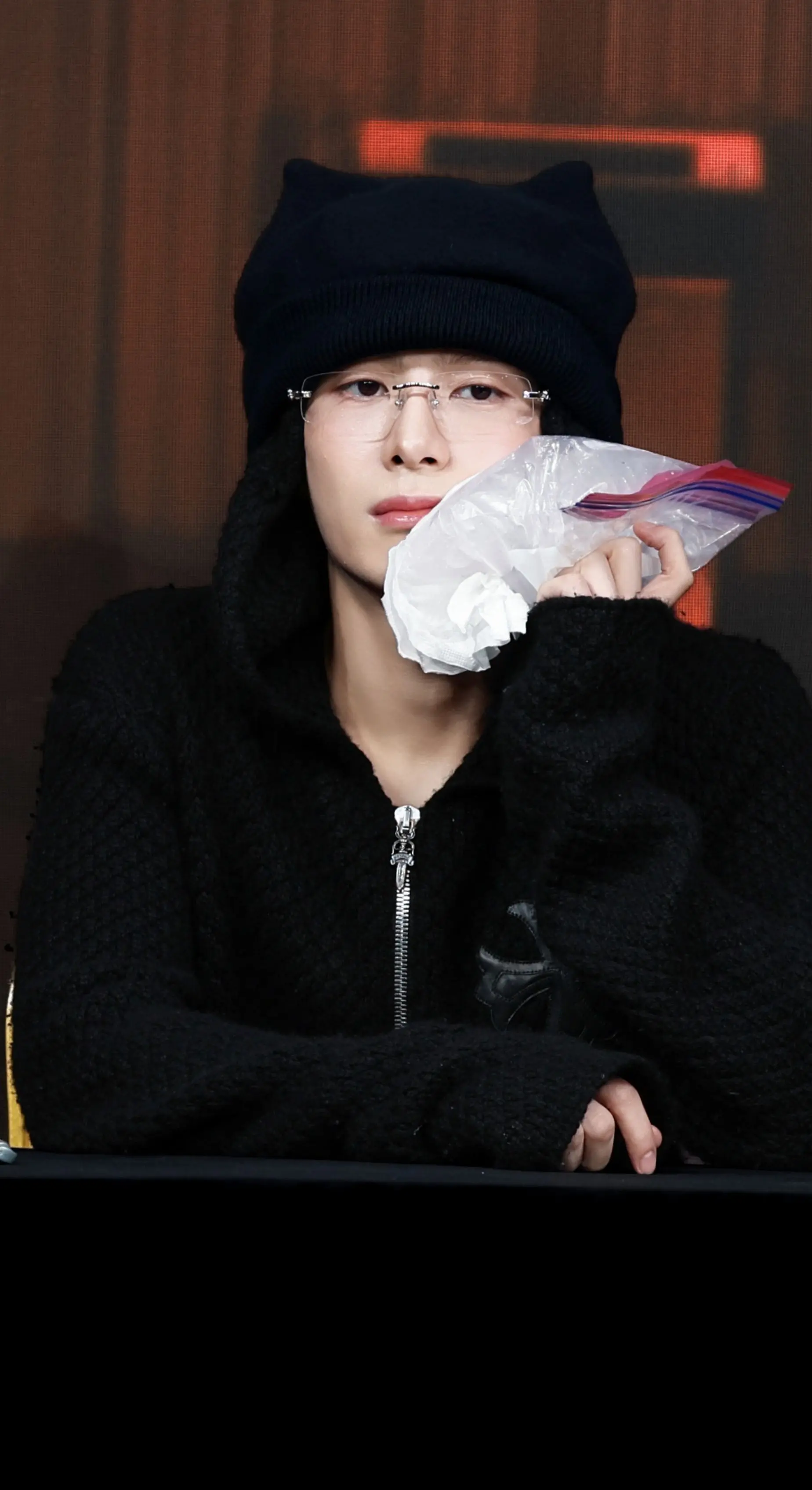 小可怜🥺。cr.DNDZONE-8230