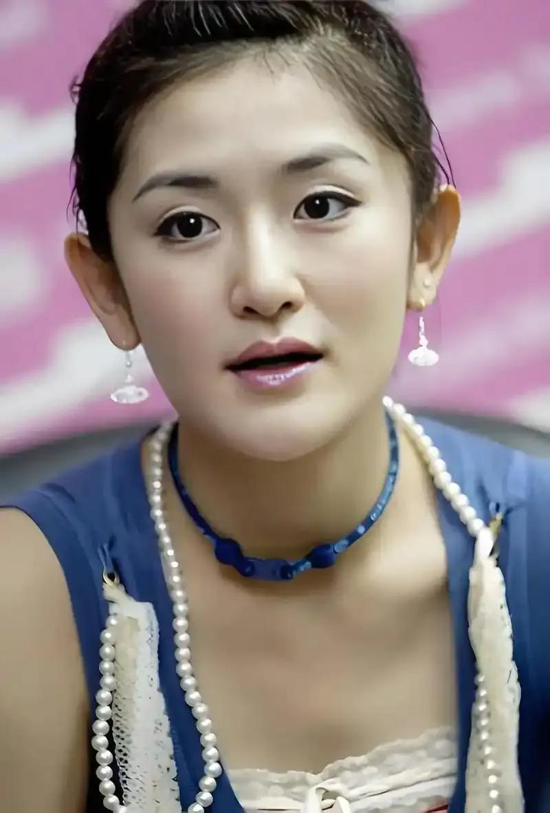 一次，谢娜在包文婧那借了3万澳元，后来还给她3万人民币，包文婧闷闷不乐，直接问她