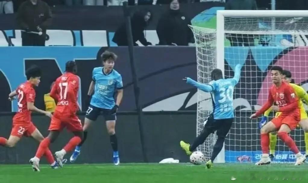 🚨中超复仇战！海港主场死磕残阵英博，5主力缺阵的大连能扛住吗？⚽️🔥今晚7点