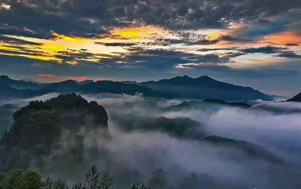 查理·芒格：“如果你一生中都比收入花得少，并且不断学习，收集别人犯过的所有愚蠢错