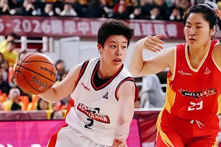 太嫩了！山西末节前8分钟只拿2分，四川女篮夺冠多亏这3个人。

四川女篮两大主力