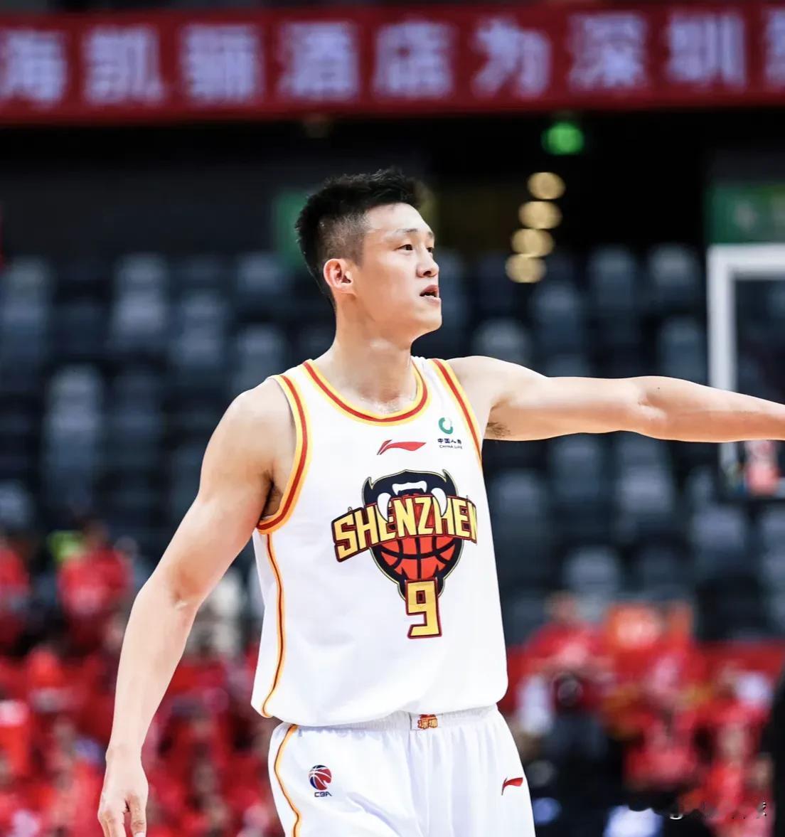 太丢脸了！深圳93-132不敌辽宁，看看数据谁该来背锅！
周鹏：2中1，拿下5+