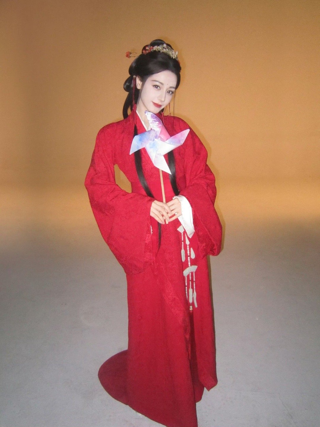 迪丽热巴贺思慕蛊商极高迪丽热巴蛊系美人贺思慕蛊商天花板！迪丽热巴精准拿捏灵动与魅