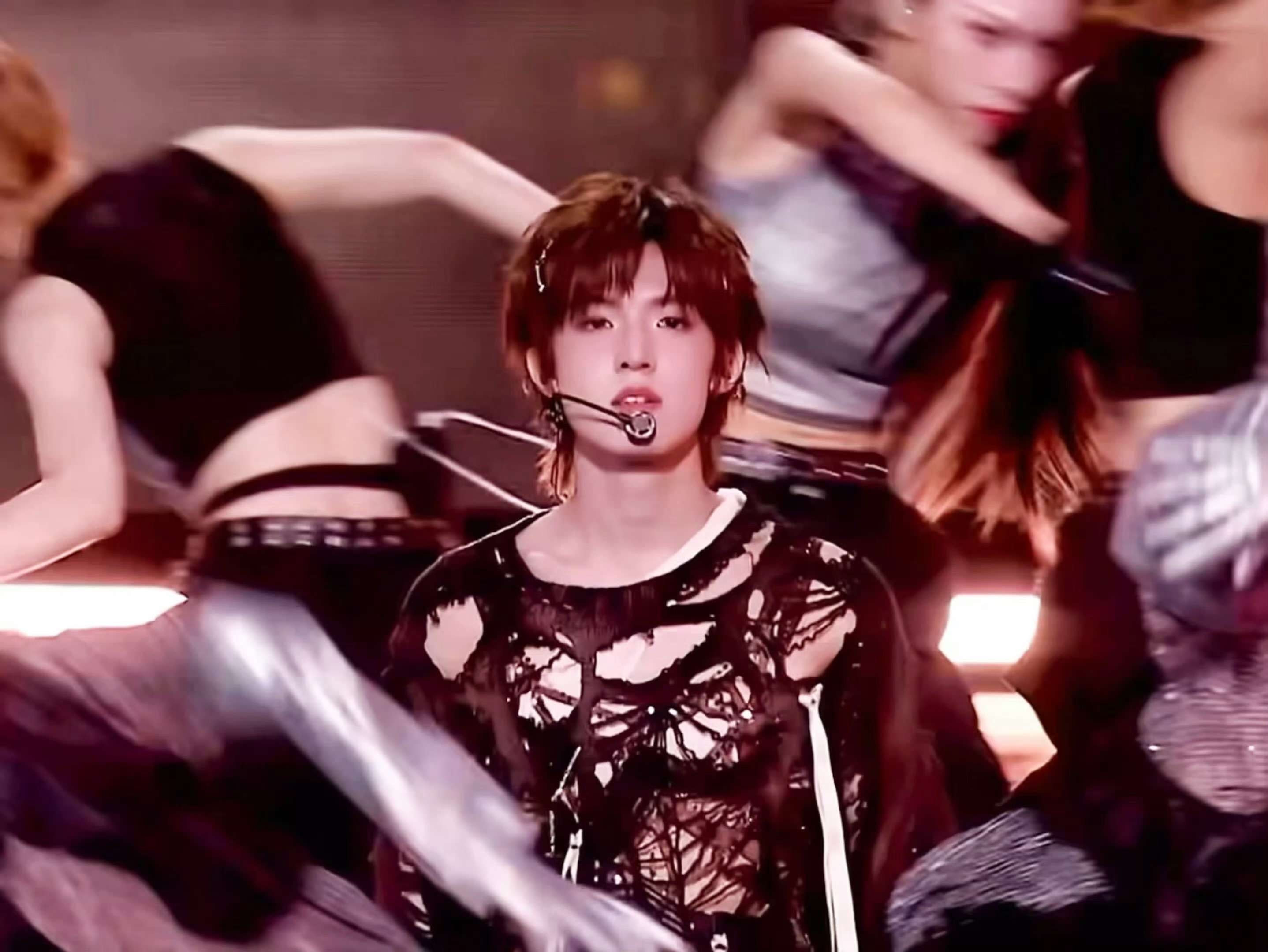 张泽禹人生镜头上新TF家族新音官摄