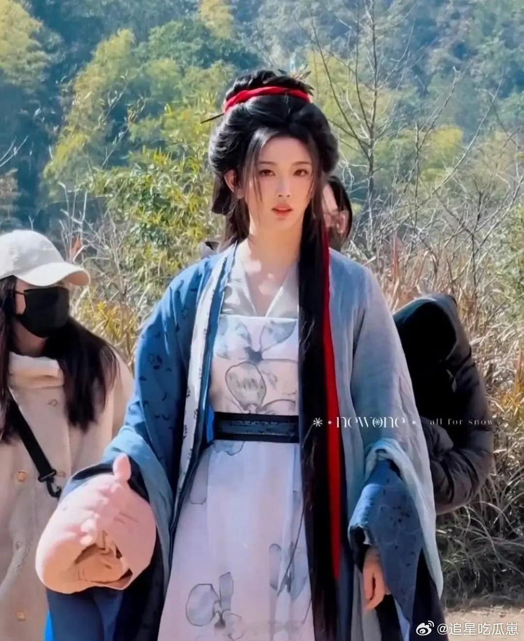 孔雪儿这发包过犹不及啊 松松垮垮田曦薇的就刚刚好 