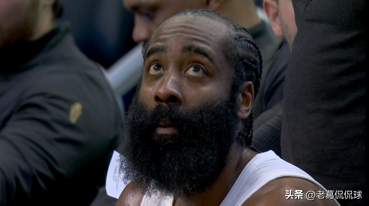 骑士巨星哈登真是失误太多了！在今天骑士主场以103：120惨败于热火的比赛中，哈