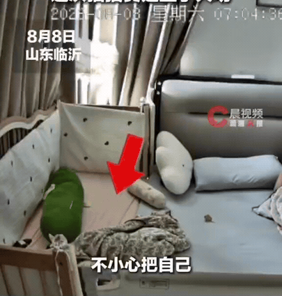 “立大功了！”山东，宝宝睡觉时不小心用被子把脸蒙住了，而宝宝的妈妈正在熟睡，就在