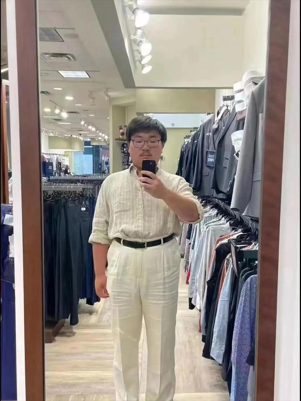 30出头的老表准备周末去相亲，你们说，他这身打扮还可以吧？