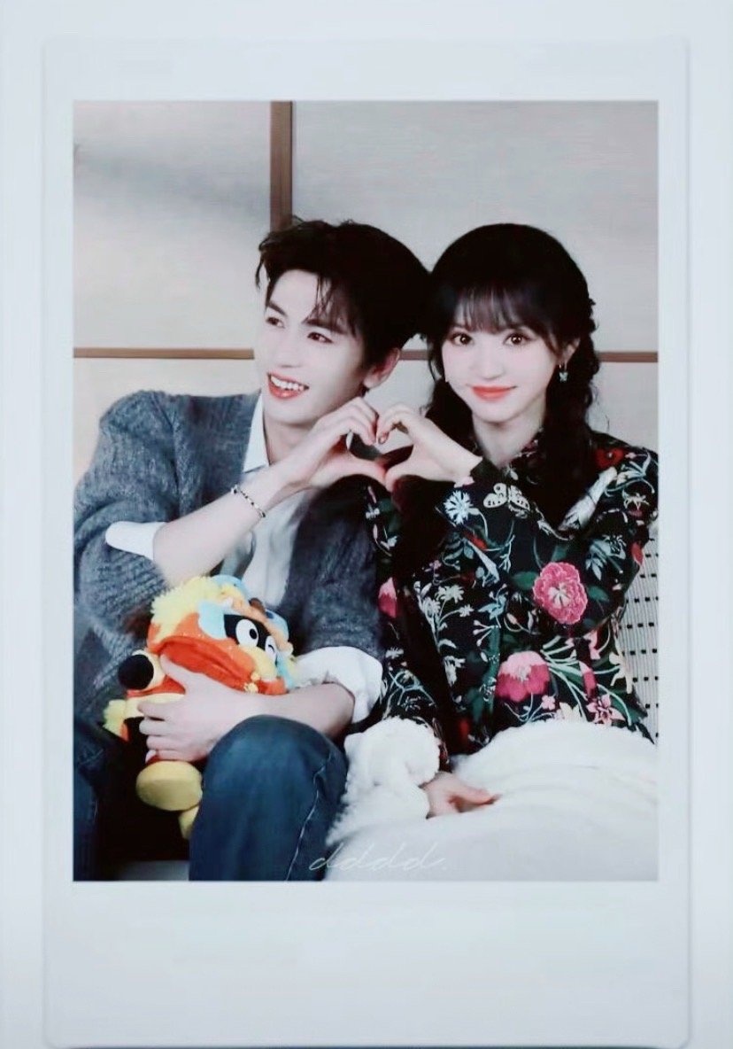 谁懂啊！破窗吻居然是张凌赫和田曦薇的第一场吻戏，一开机就这么高能，氛围感直接拉满