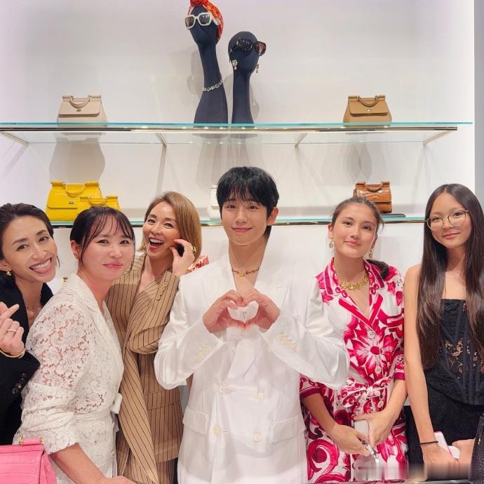 活动D&G杜嘉班纳Dolce&Gabbana还记得《超人回来了》软萌秋小爱吗？昔