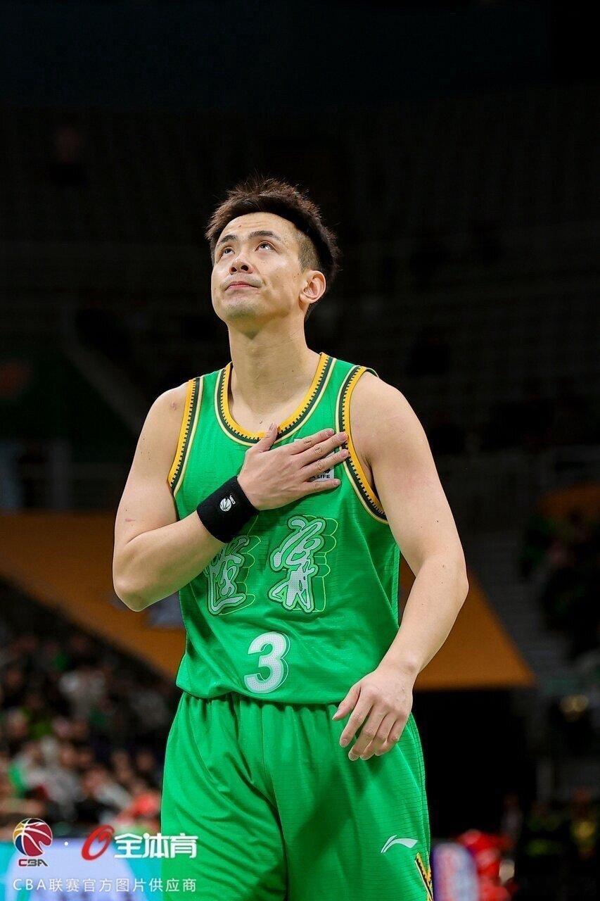 赵继伟回归状态拉满辽宁男篮战胜新疆男篮王者归来！有没有赵继伟，辽宁队就是两种气质