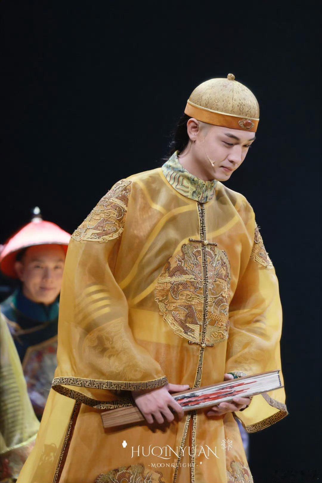 秦霄贤 qxx秦霄贤 qxx秦霄贤德龄与慈禧 “你是我跨越山河万里，携带着芳香也