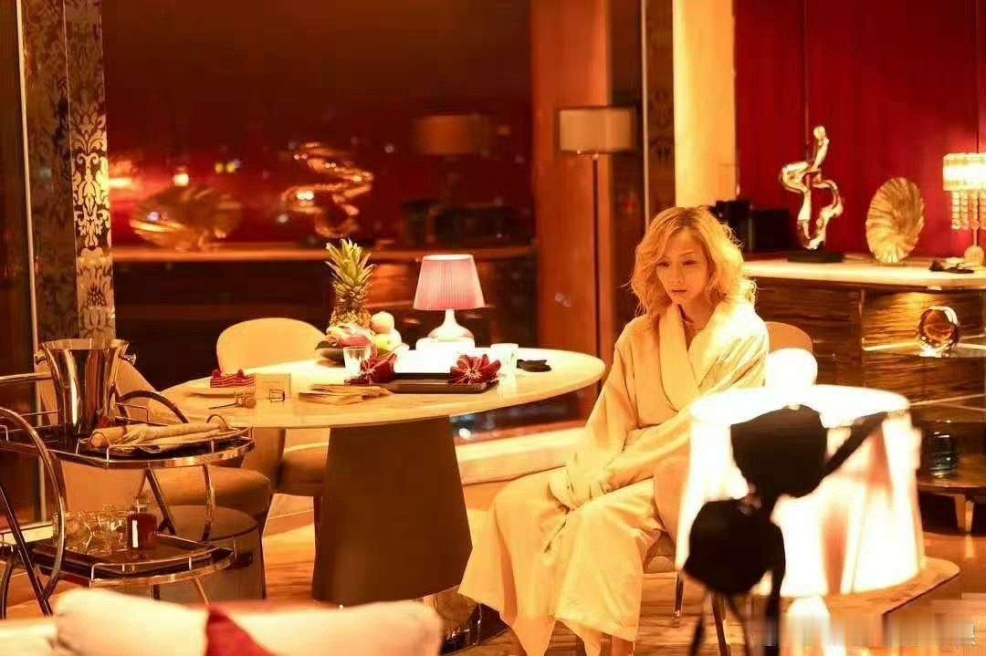 夜王导演回应排片称夜场看夜王 夜场看夜王意外成了大家的新乐趣，导演吴炜伦从容又幽