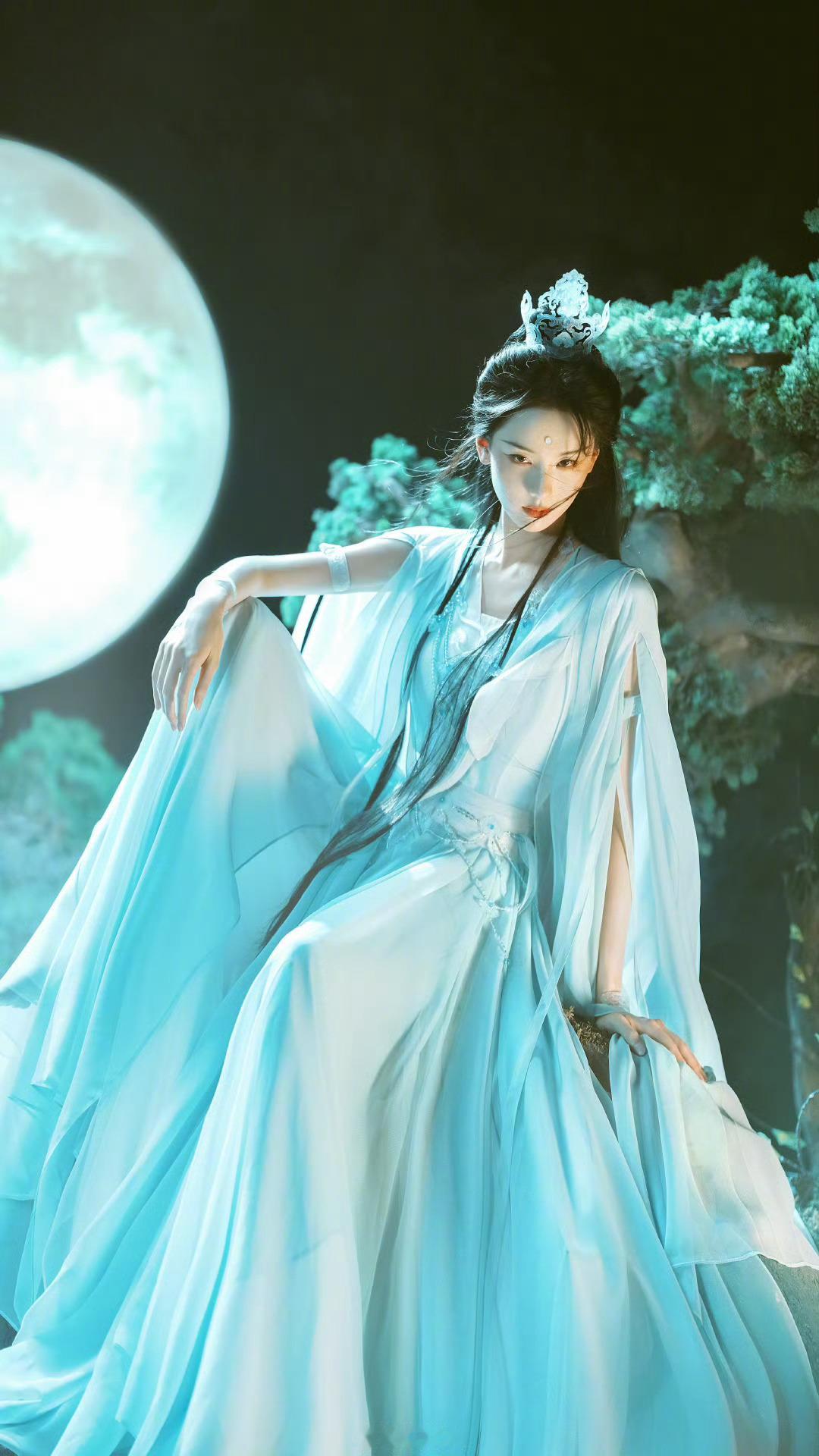 【陈都灵】修的是太上无情之道，使的是诛邪吟雪之剑。师姐，幸会。·陈都灵身上的飘带