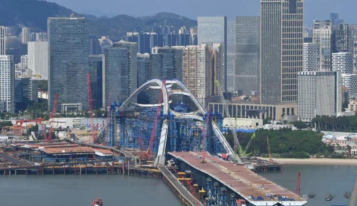 连接厦门与金门的厦金大桥，厦门段今年年底就能通车了，金门那边却还没动工。有人说这