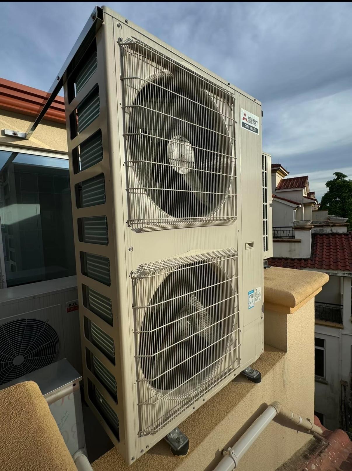 空调第一梯队：大金、松下、三菱电机，谁用谁知道。
第二梯队：TCL、奥克斯、海信