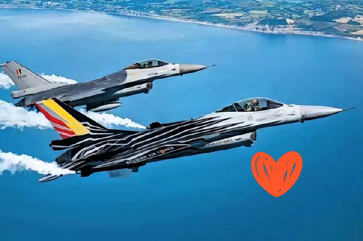 日本又有大动作了！
12月2日刚曝出的消息，
陆上自卫队要搞夜间飞行训练了！
而