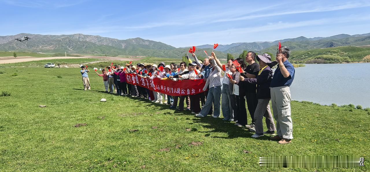 五一大假带团5日自驾穿越的第3天穿行边境村和边境草原，前一晚露营在边境草原上，还