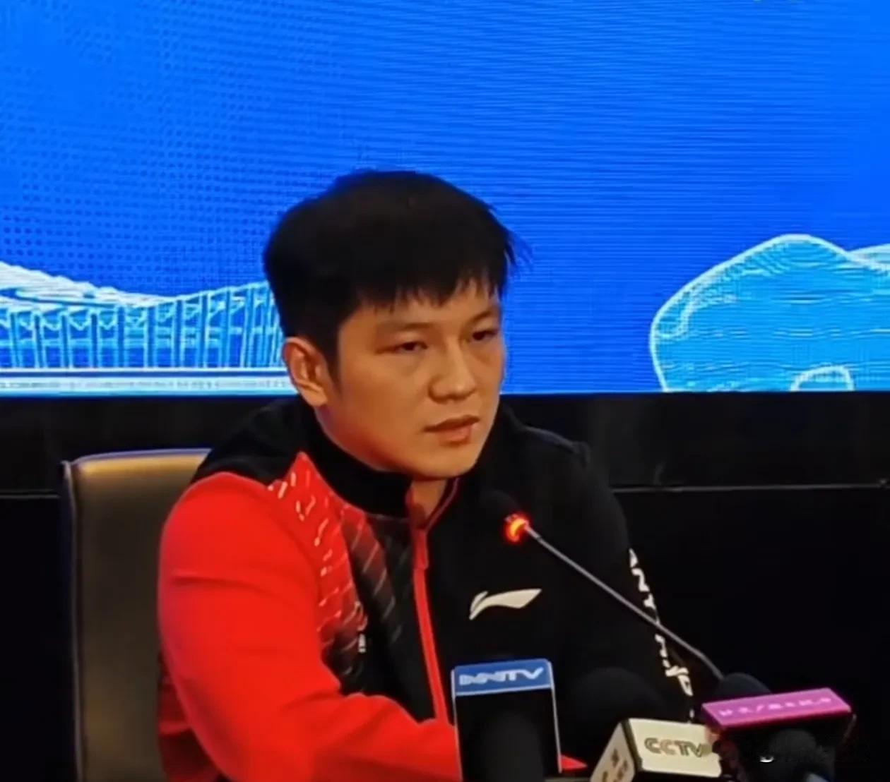 赛后采访，现场的球迷说很多人都哭了

在赛后采访中，樊振东、许昕、周恺三位选手的