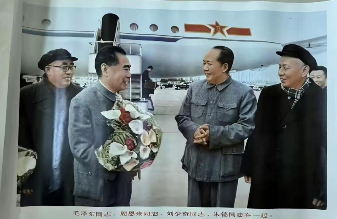 清明追思：这盛世如你所愿，我们从未忘记
 
又是一年清明雨，有人踏青寻春，有人低