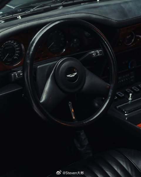 ClassicCarsAstonMartinV8vintage ​​​