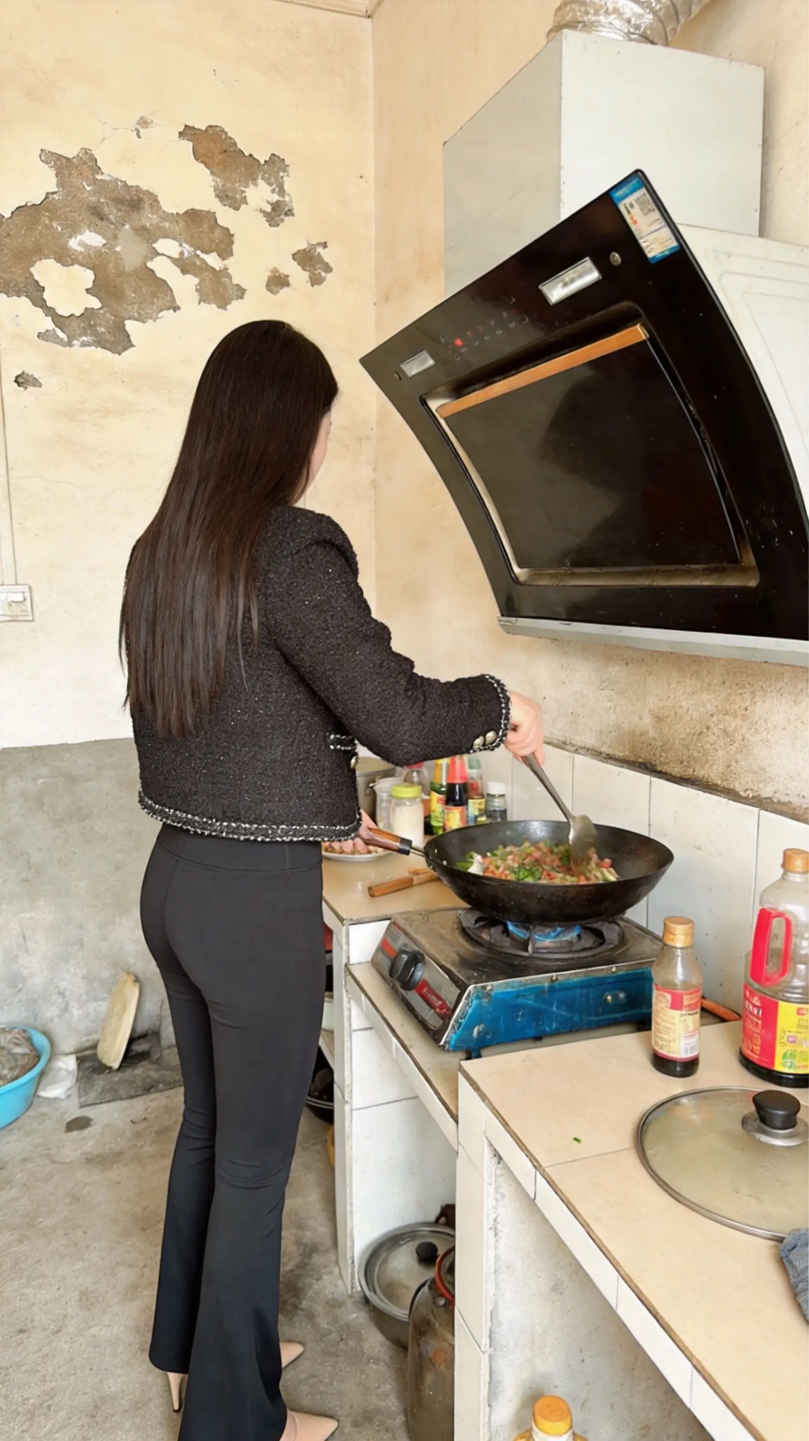 我不是什么娇生惯养的女孩 我会做饭 会洗衣服 会做家务 会干活 父母从...