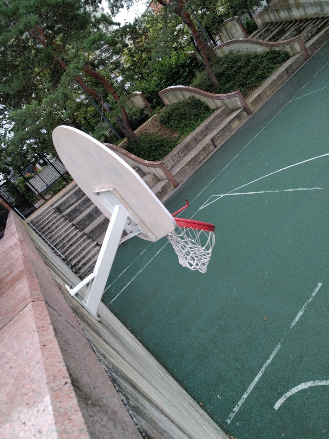 6：6：5，30个罚球线位置投进17个。100个三分球投进25个。 ​​​