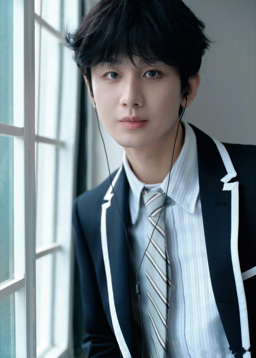 梁超说成毅是真正意义上的好演员同行的认可，最有分量；用心的演员，自带光芒。沉心钻