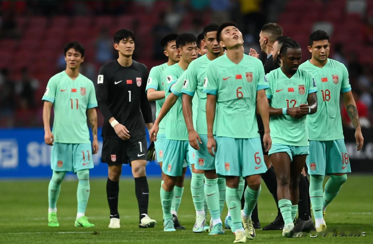 国足2：2新加坡，中国足坛大咖纷纷说出心里话，字字珠玑！

李毅：新加坡队什么水