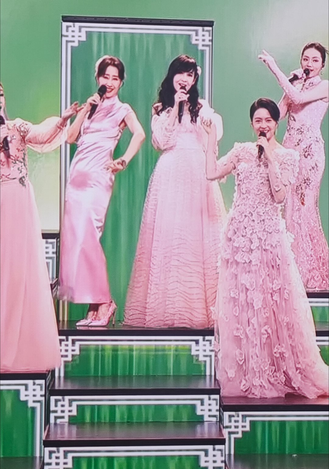 【58岁周慧敏状态】周慧敏状态好好，玉女掌门人首次登上春晚，你觉得怎样？ 